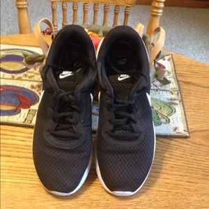 Nike lightweight mesh shoe